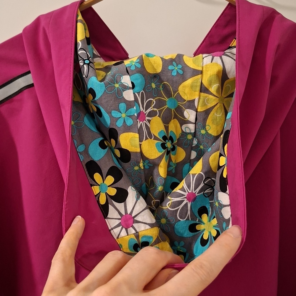 Moojoes Fuchsia Reflective Rain Poncho with Floral Print Hood (Regular) - Picture 5 of 12